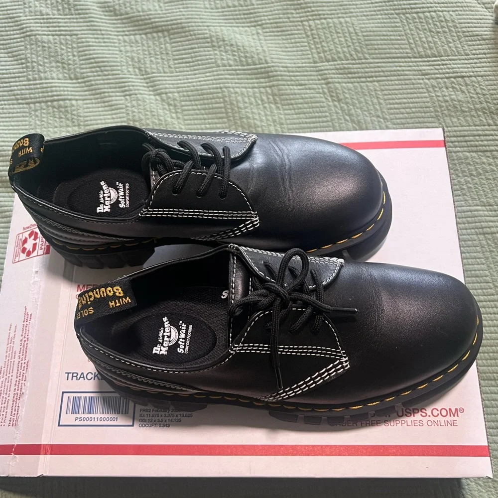 Dr. Martens counter creases